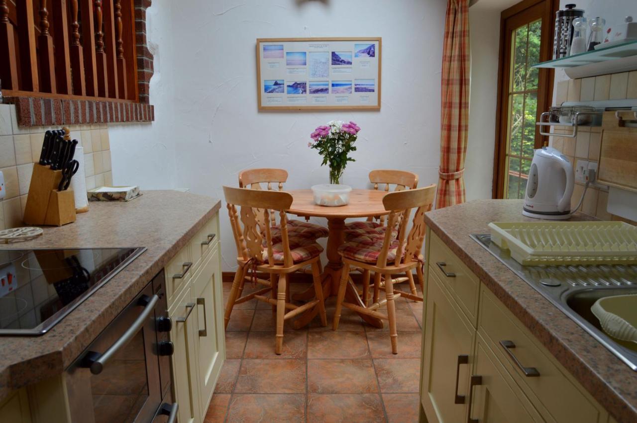 Shipload Cottage Hartland Exterior foto