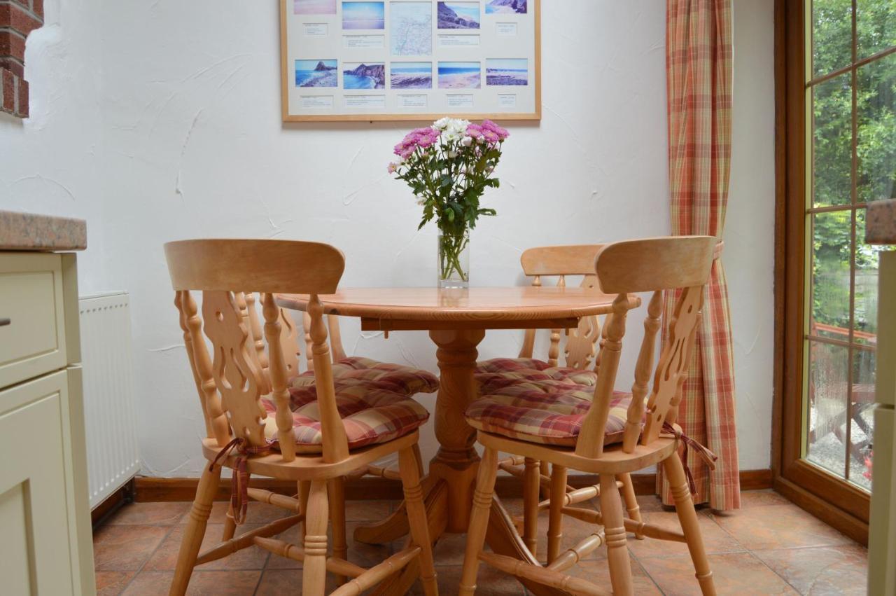 Shipload Cottage Hartland Exterior foto